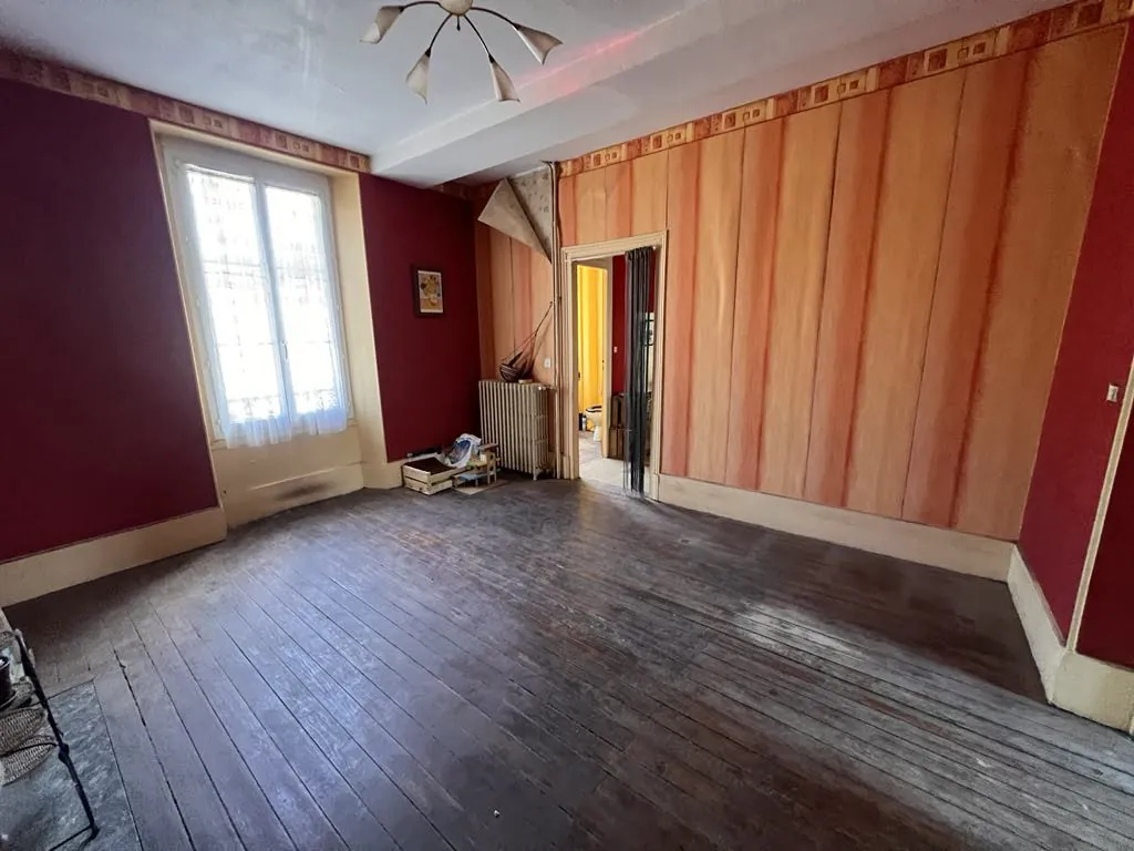 Belle maison avec grand jardin à Joigny, 4 chambres, dépendances, secteur calme 
