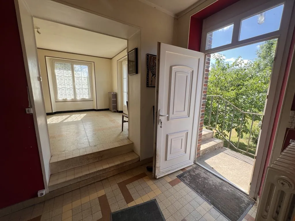 Belle maison avec grand jardin à Joigny, 4 chambres, dépendances, secteur calme 