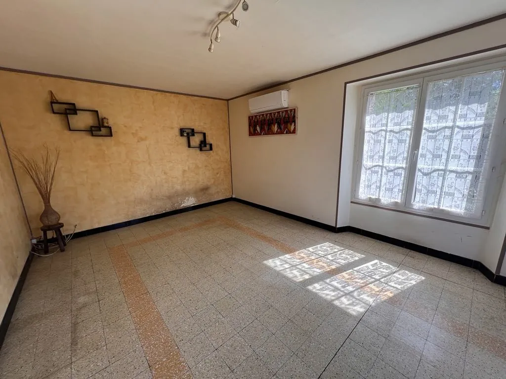 Belle maison avec grand jardin à Joigny, 4 chambres, dépendances, secteur calme 