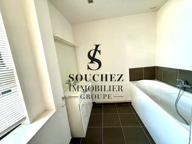 Appartement lumineux de 150 m² avec ascenseur à Lens, idéalement situé 