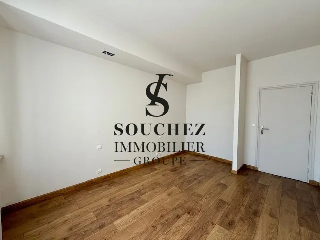 Appartement lumineux de 150 m² avec ascenseur à Lens, idéalement situé 