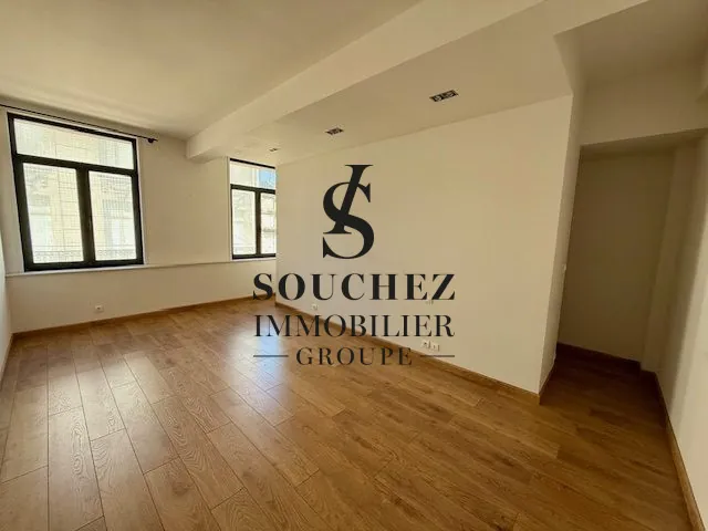 Appartement lumineux de 150 m² avec ascenseur à Lens, idéalement situé 