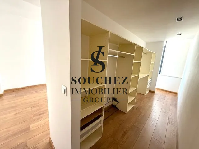Appartement lumineux de 150 m² avec ascenseur à Lens, idéalement situé 