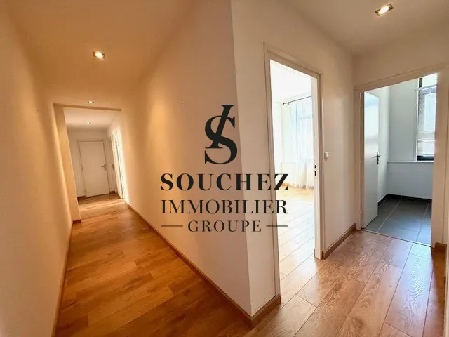 Appartement lumineux de 150 m² avec ascenseur à Lens, idéalement situé 