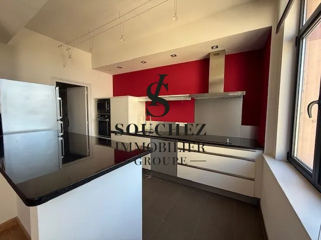 Appartement lumineux de 150 m² avec ascenseur à Lens, idéalement situé 