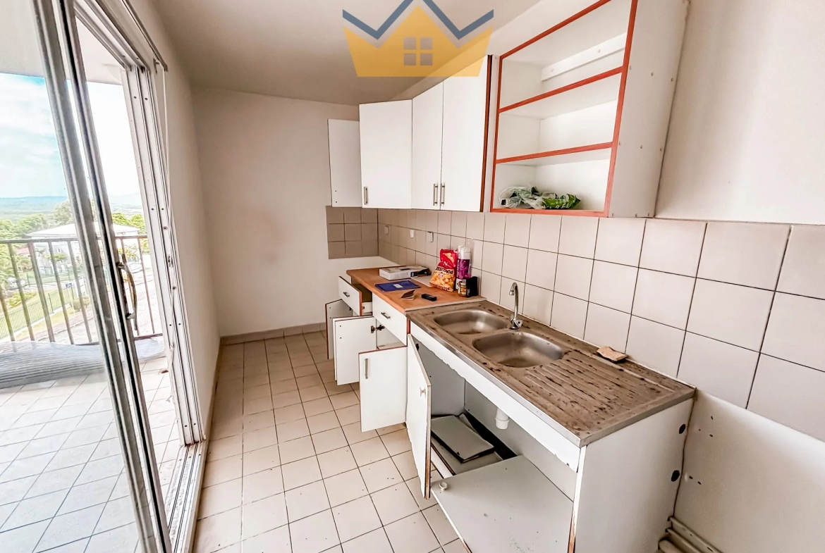 Appartement T4 avec Vue Mer à Rénover à Le Lamentin en Martinique 