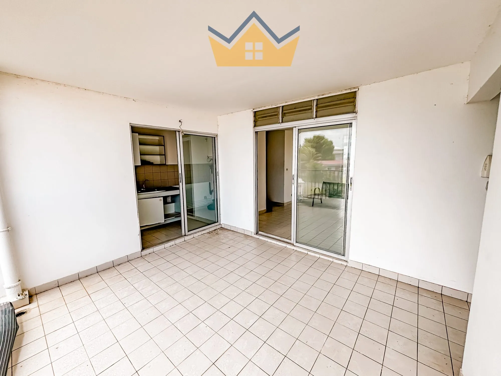 Appartement T4 avec Vue Mer à Rénover à Le Lamentin en Martinique 