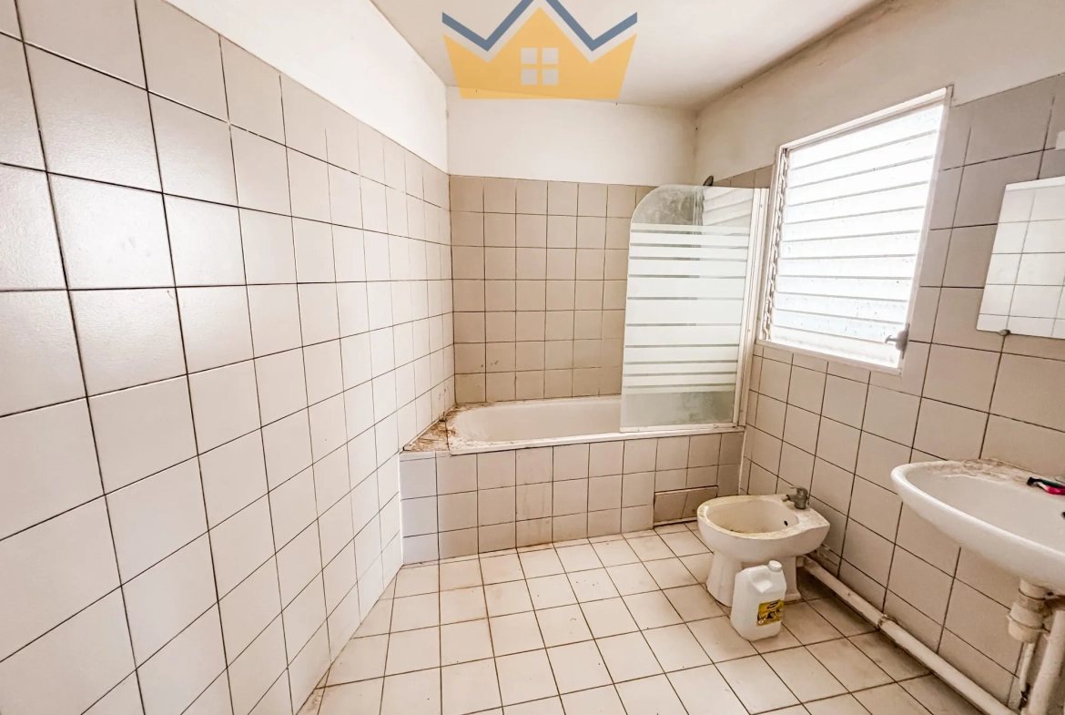 Appartement T4 avec Vue Mer à Rénover à Le Lamentin en Martinique 