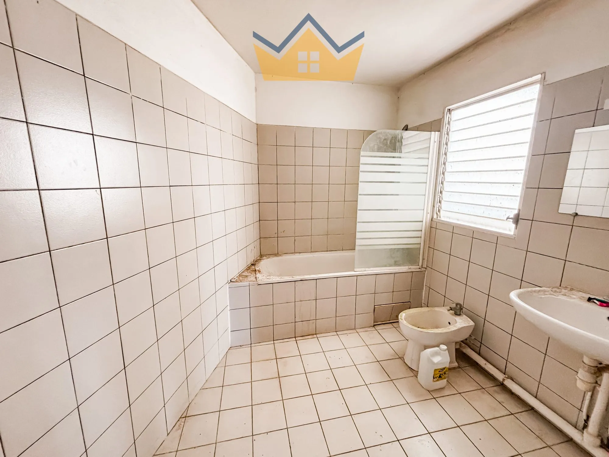 Appartement T4 avec Vue Mer à Rénover à Le Lamentin en Martinique 