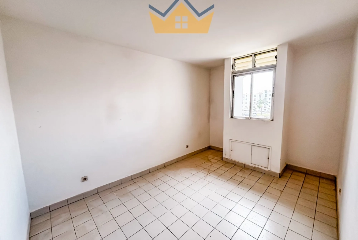 Appartement T4 avec Vue Mer à Rénover à Le Lamentin en Martinique 