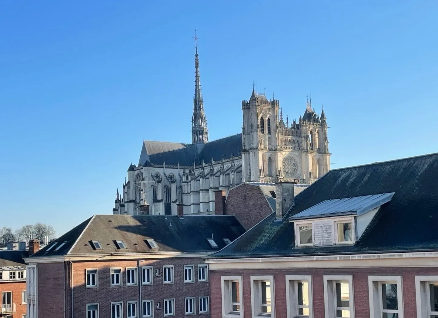 Appartement T2 esprit loft à Amiens avec rénovation récente et emplacement privilégié 