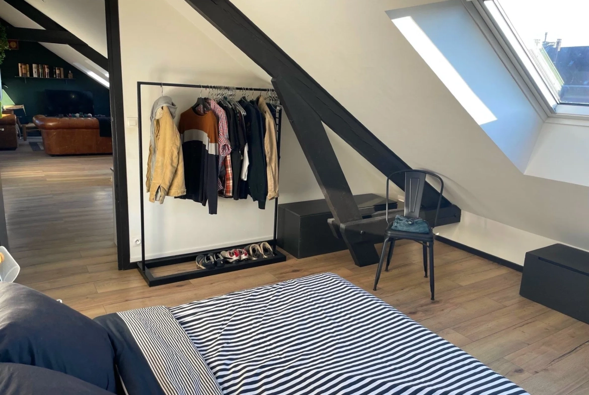 Appartement T2 esprit loft à Amiens avec rénovation récente et emplacement privilégié 