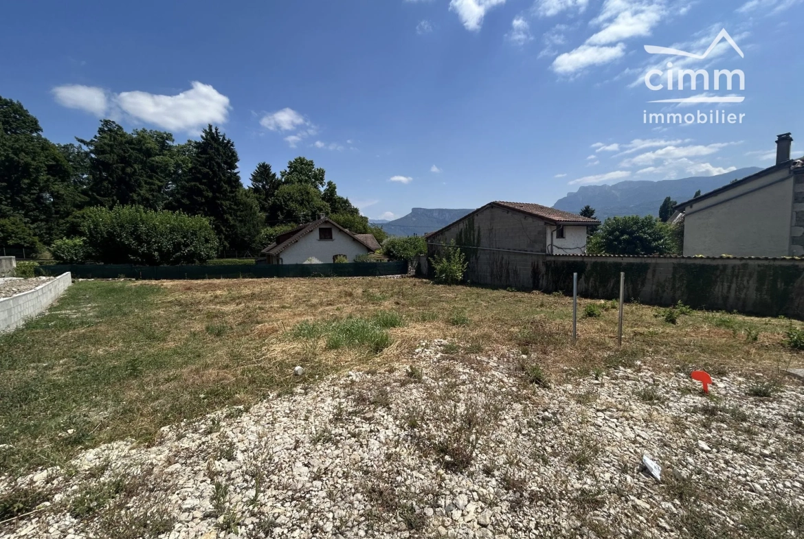 Terrain constructible à Vourey (38210) - Emplacement calme et viabilisé 