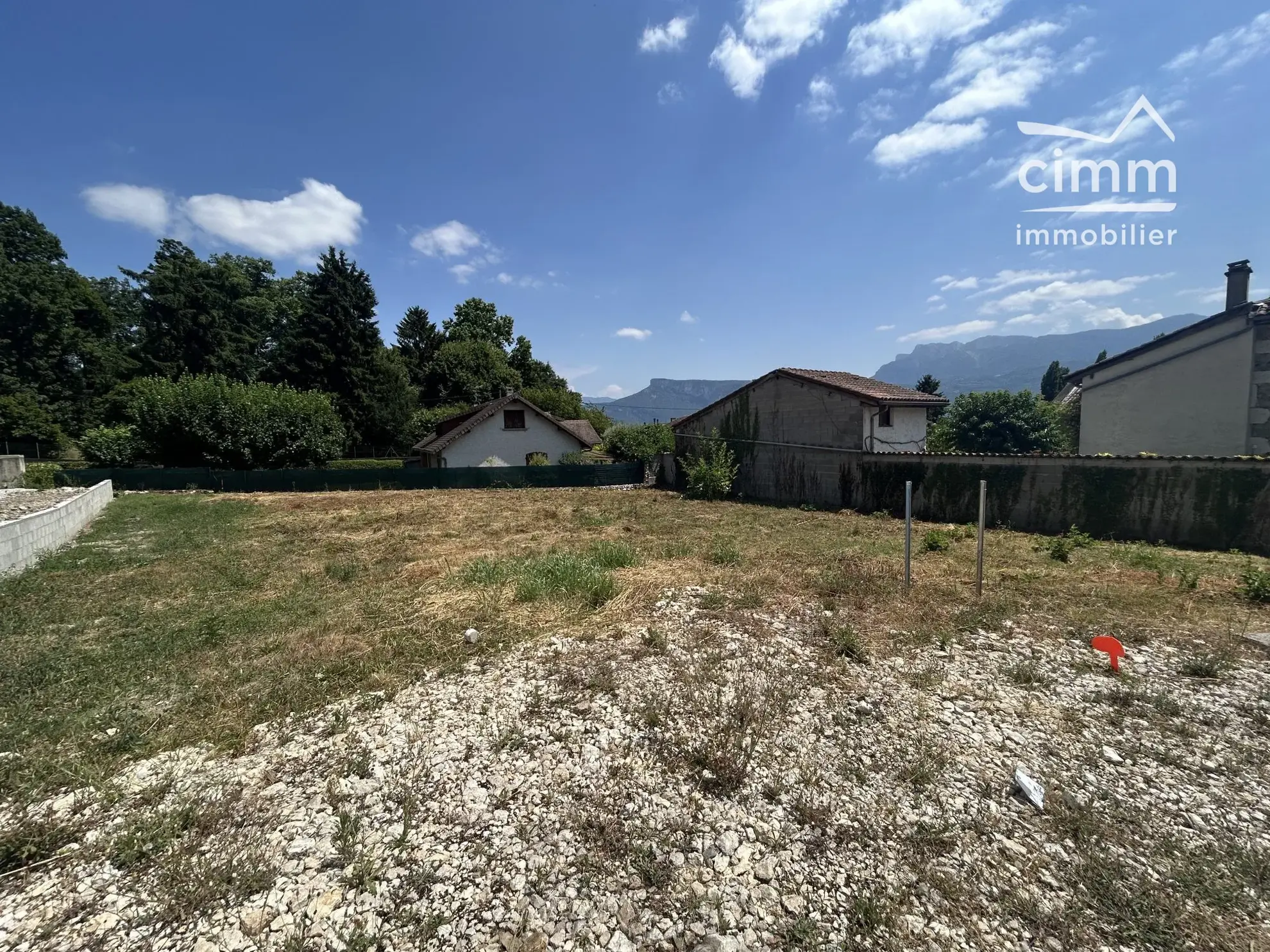 Terrain constructible à Vourey (38210) - Emplacement calme et viabilisé 