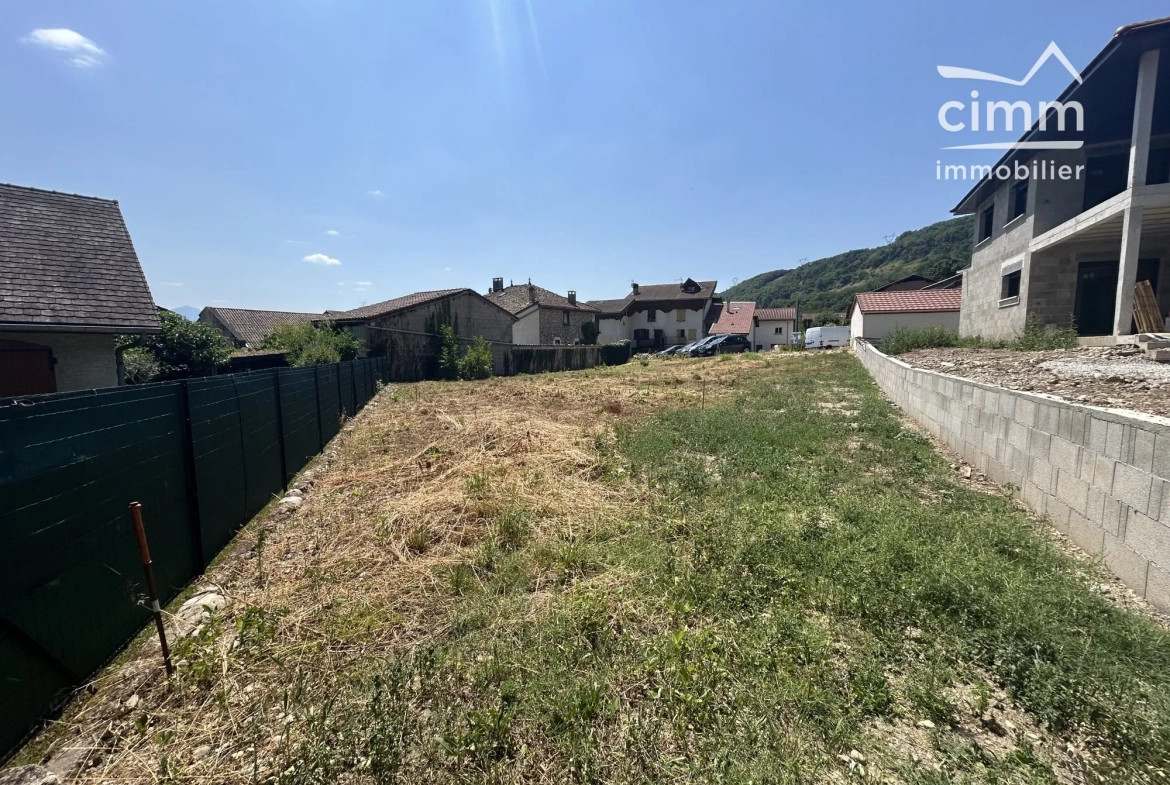 Terrain constructible à Vourey (38210) - Emplacement calme et viabilisé 