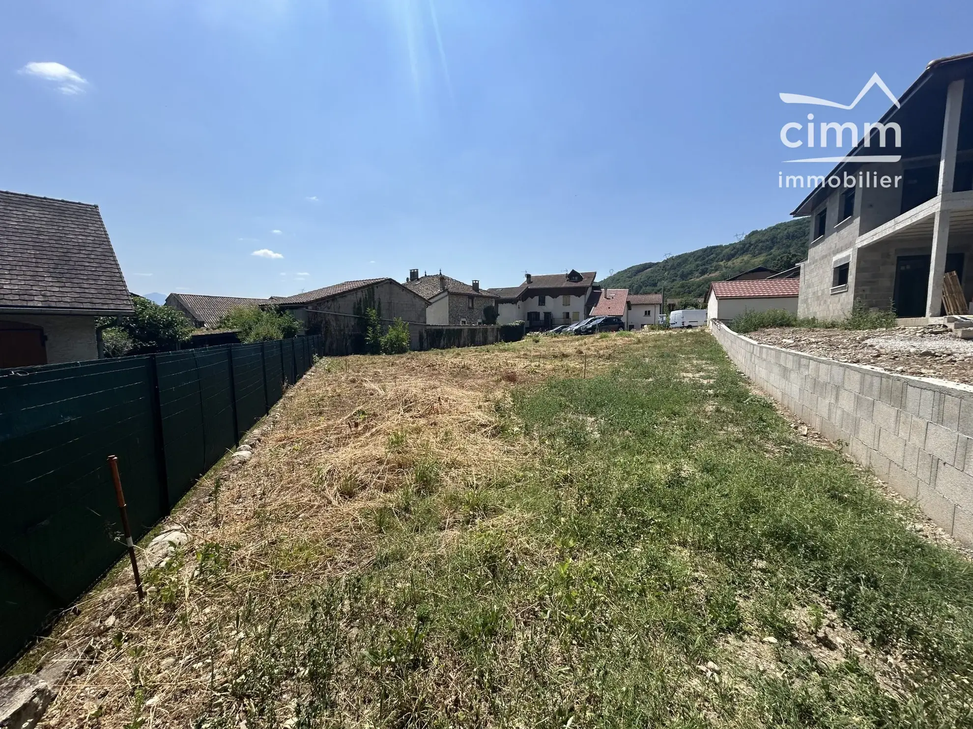 Terrain constructible à Vourey (38210) - Emplacement calme et viabilisé 
