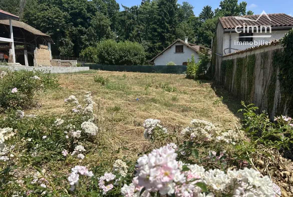 Terrain constructible à Vourey (38210) - Emplacement calme et viabilisé 