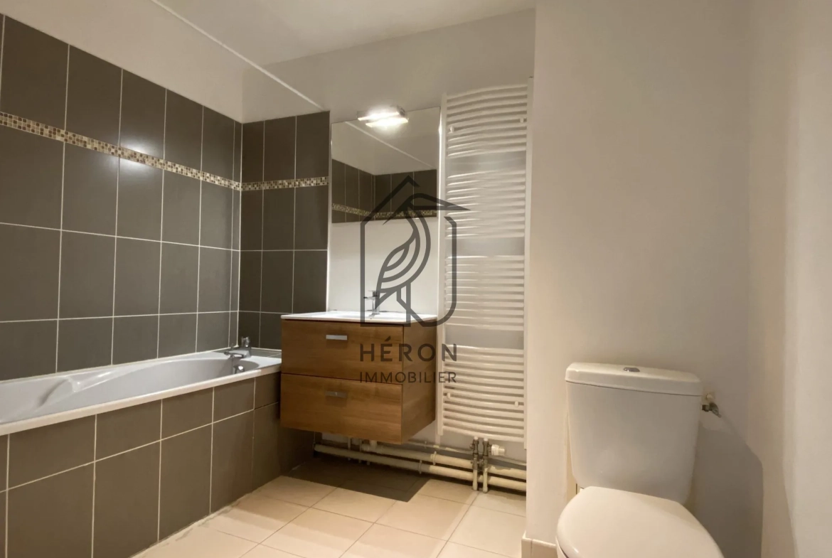 Appartement T2 avec balcon et parking sécurisé à Roubaix centre 