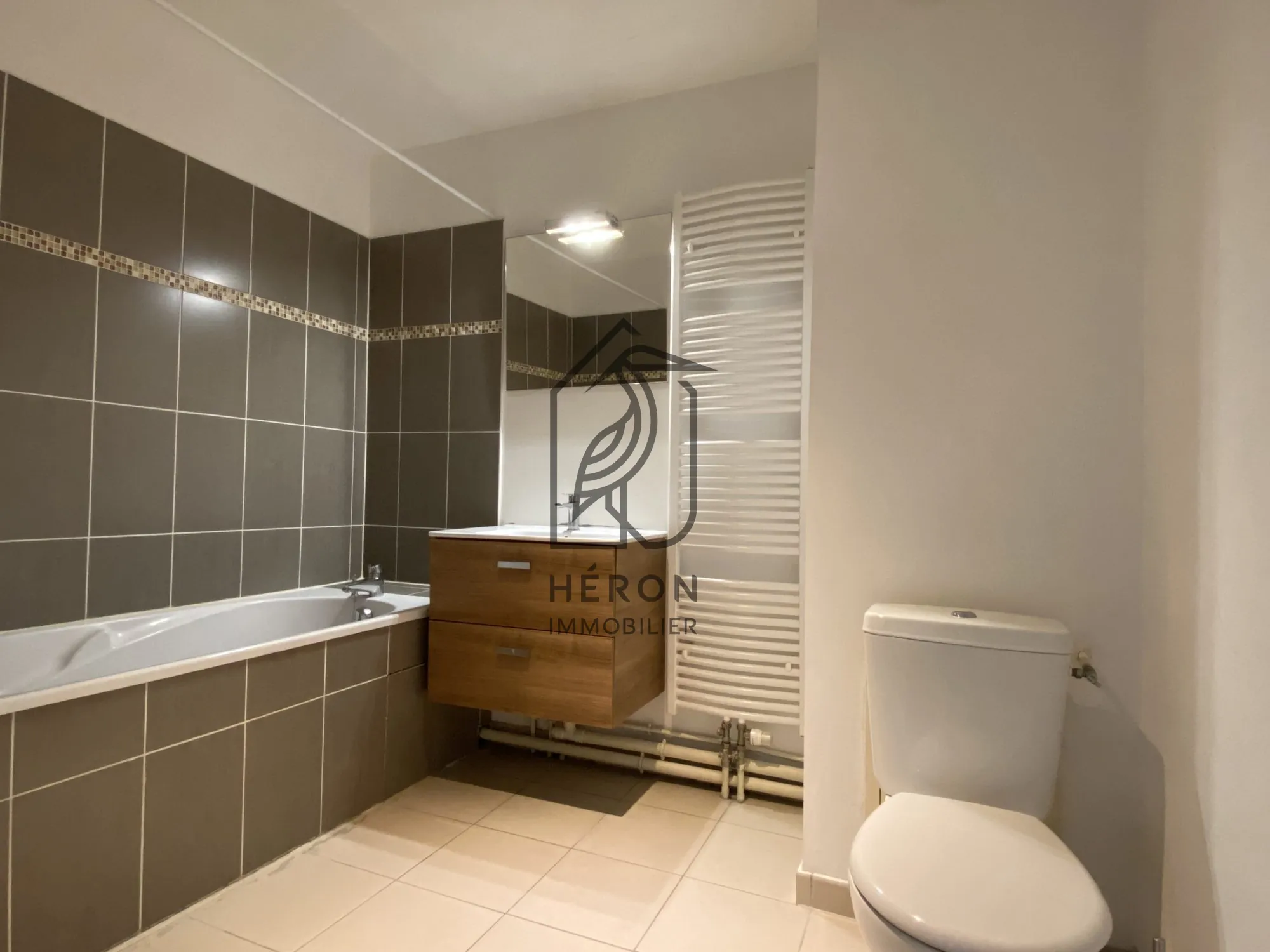 Appartement T2 avec balcon et parking sécurisé à Roubaix centre 