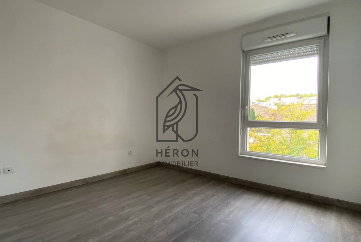 Appartement T2 avec balcon et parking sécurisé à Roubaix centre 