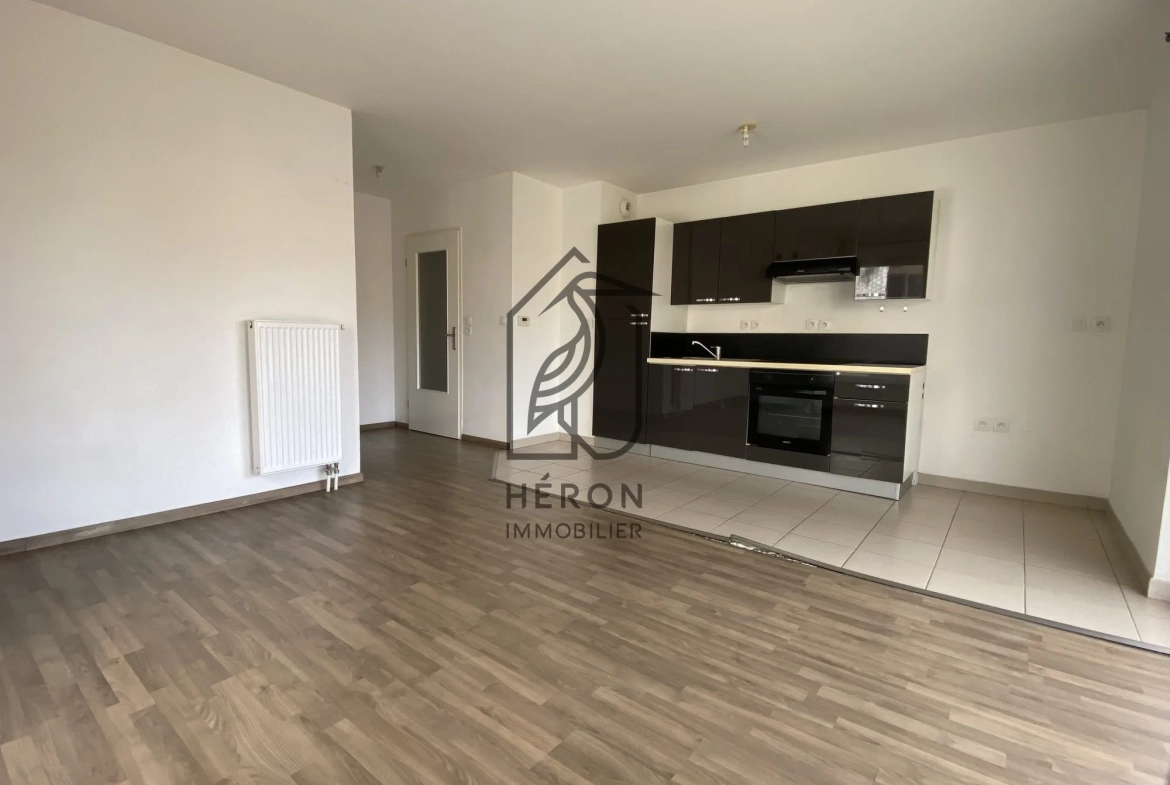 Appartement T2 avec balcon et parking sécurisé à Roubaix centre 