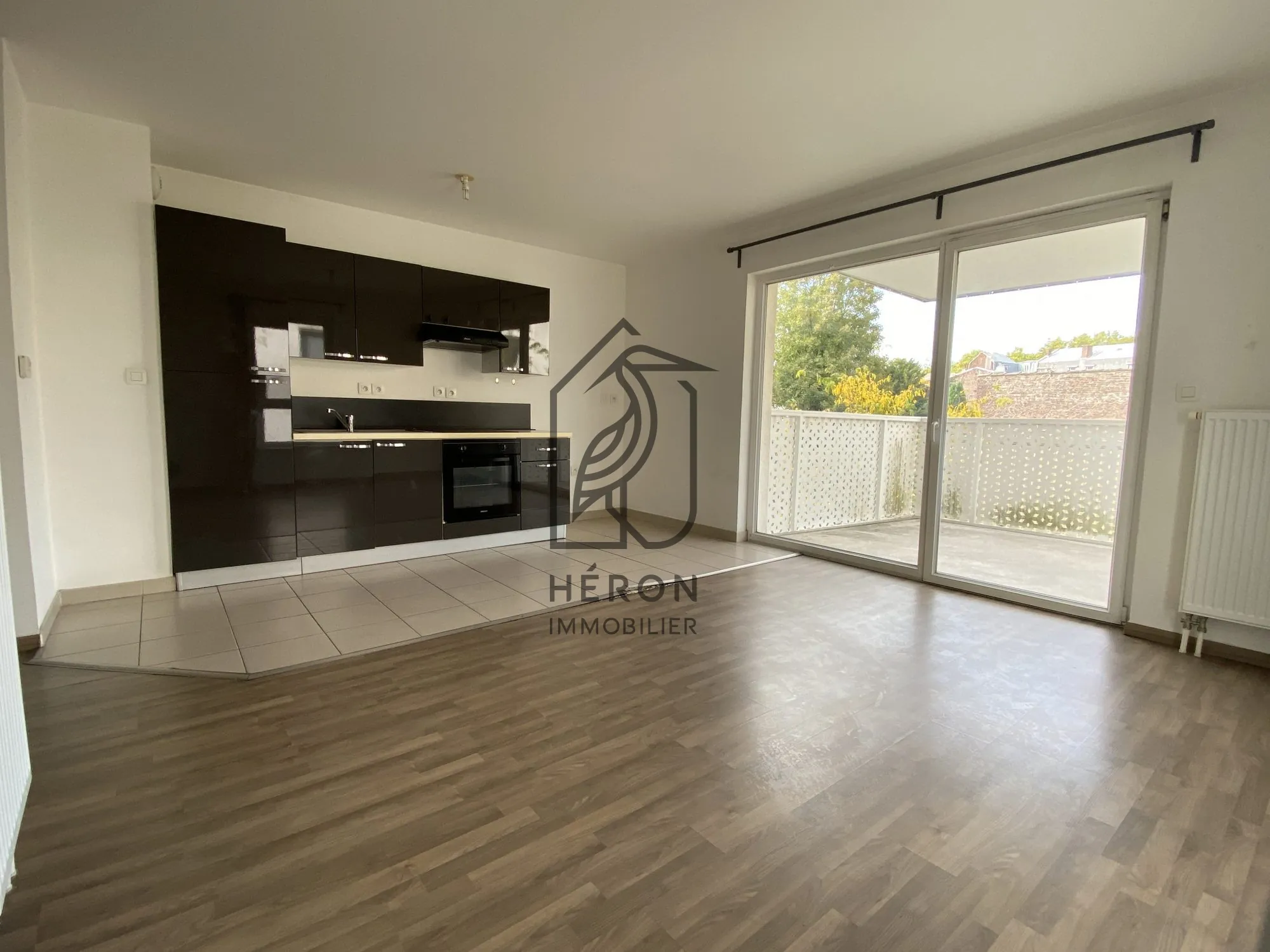 Appartement T2 avec balcon et parking sécurisé à Roubaix centre 