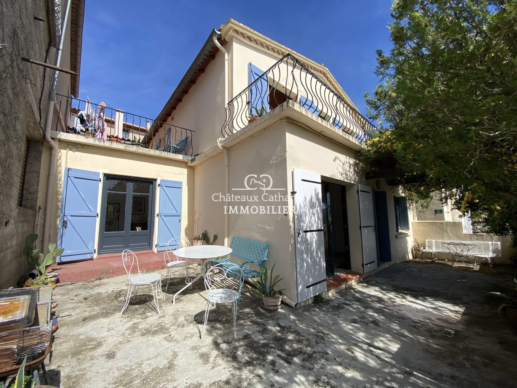 Maison ancienne avec terrasse et jardin à Duilhac-sous-Peyrepertuse 