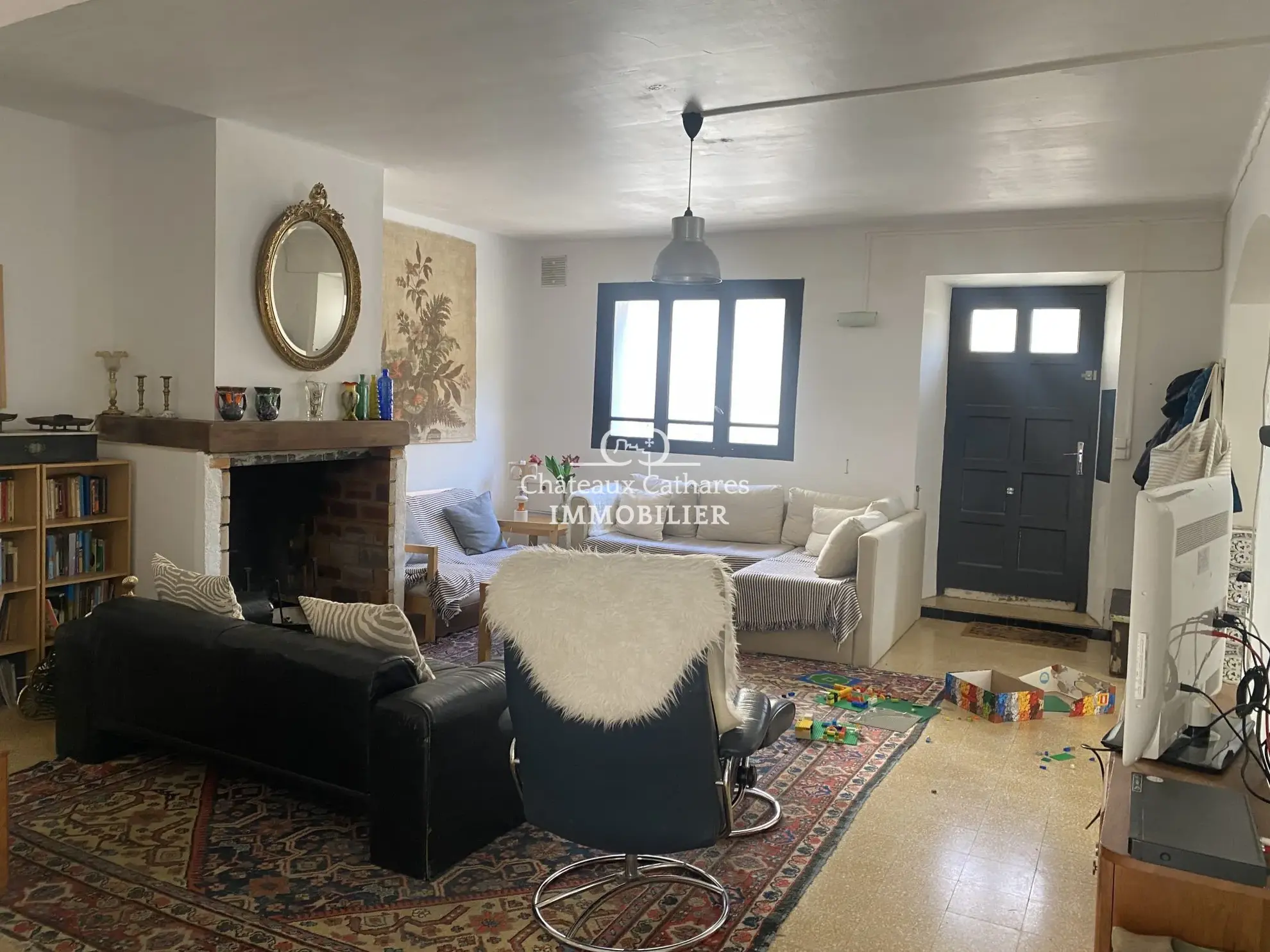Maison ancienne avec terrasse et jardin à Duilhac-sous-Peyrepertuse 