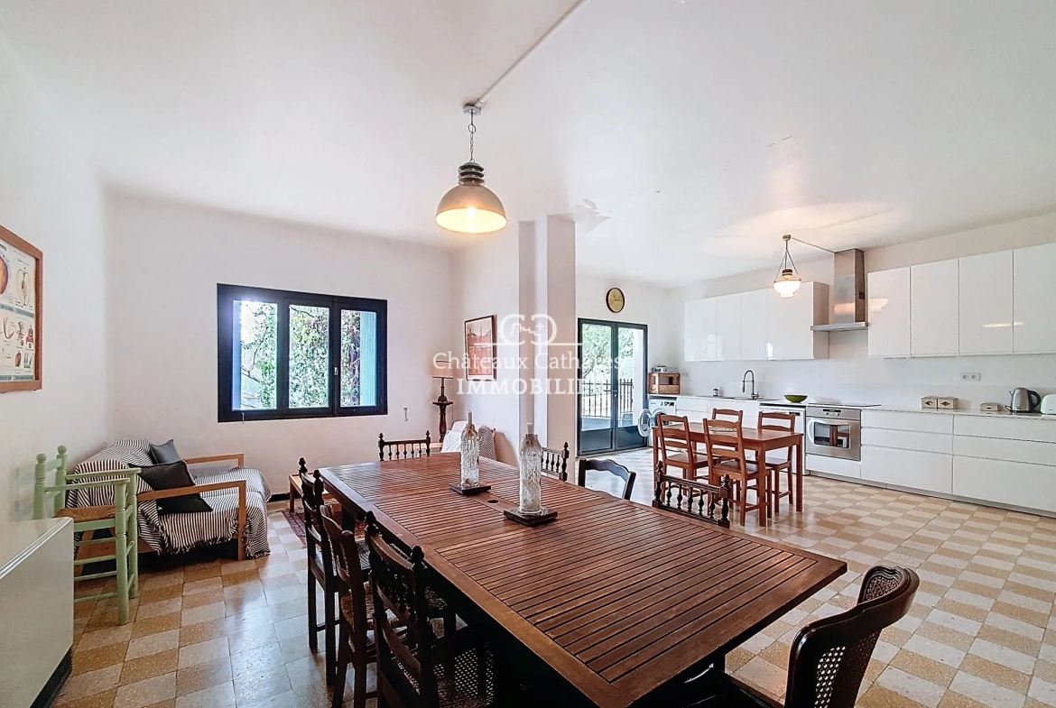 Maison ancienne avec terrasse et jardin à Duilhac-sous-Peyrepertuse 