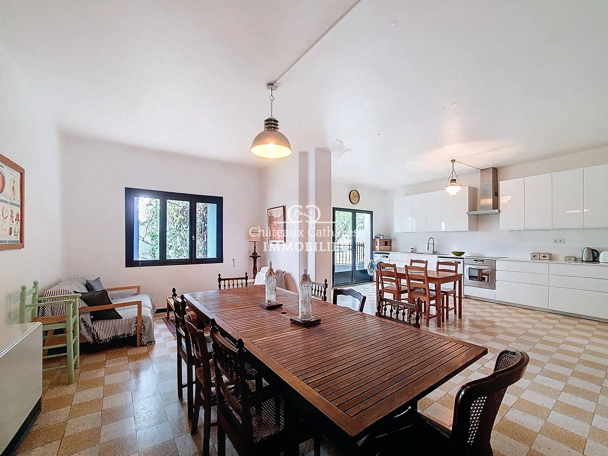 Maison ancienne avec terrasse et jardin à Duilhac-sous-Peyrepertuse 