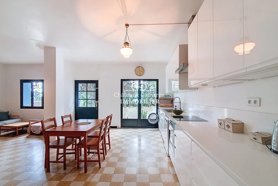 Maison ancienne avec terrasse et jardin à Duilhac-sous-Peyrepertuse 