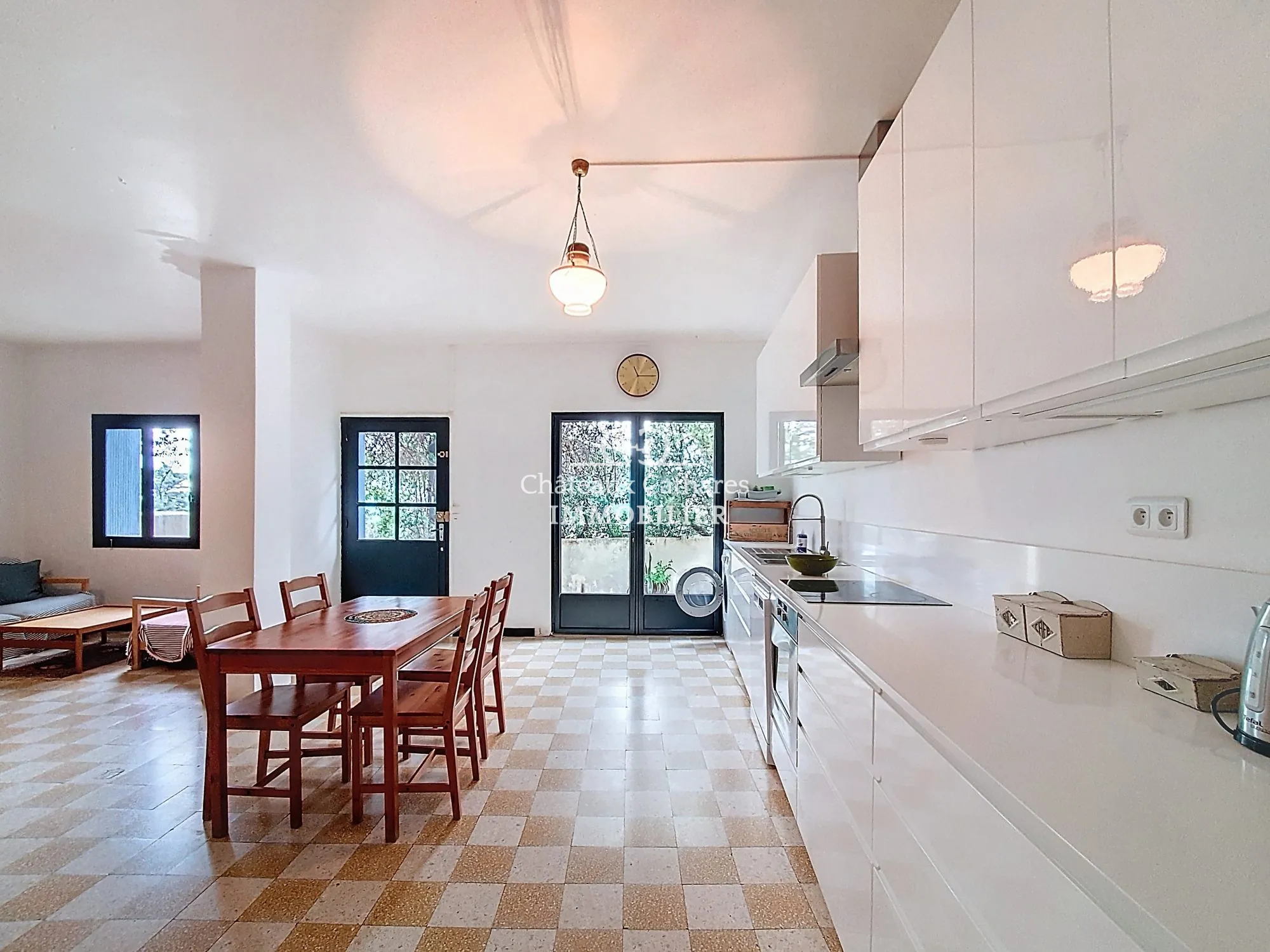 Maison ancienne avec terrasse et jardin à Duilhac-sous-Peyrepertuse 