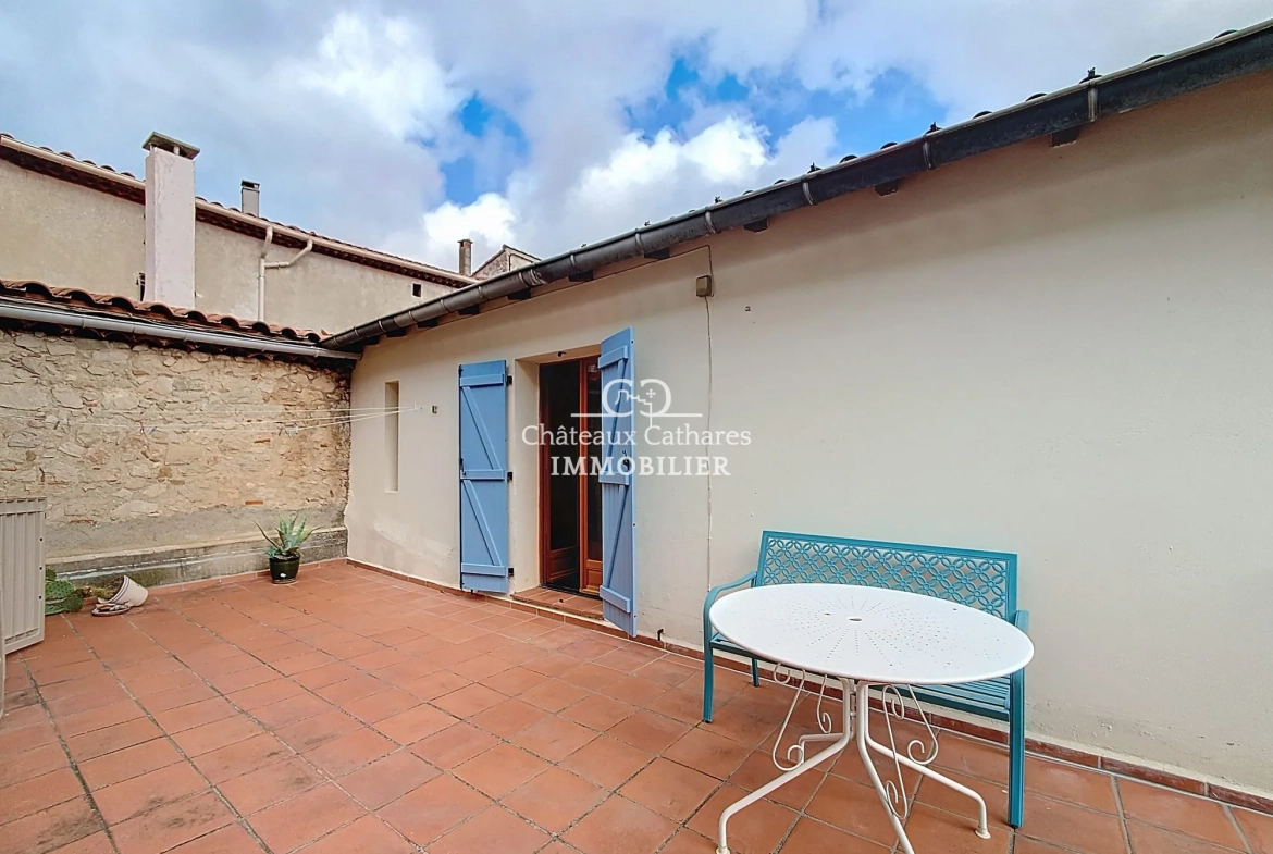 Maison ancienne avec terrasse et jardin à Duilhac-sous-Peyrepertuse 