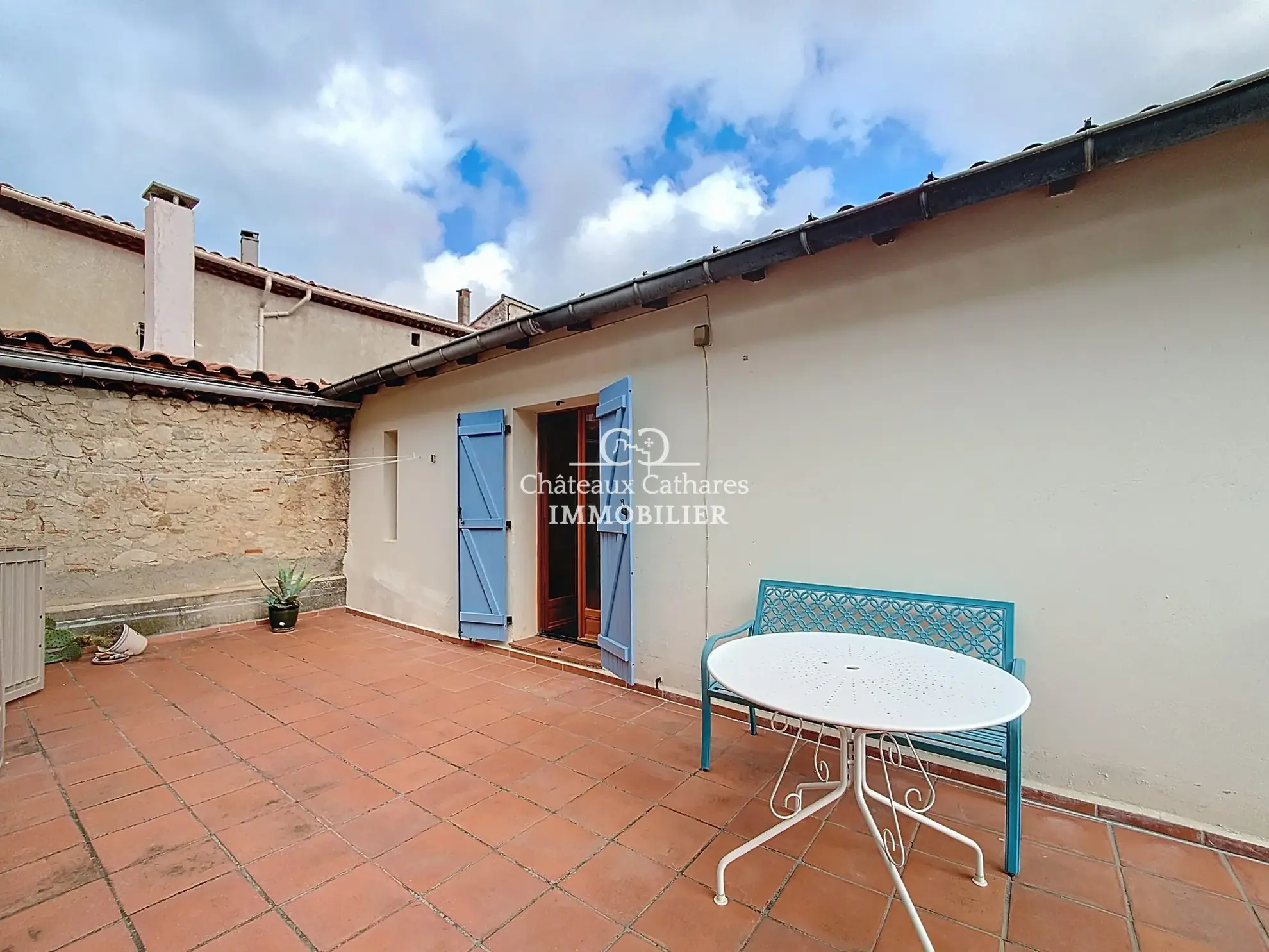 Maison ancienne avec terrasse et jardin à Duilhac-sous-Peyrepertuse 