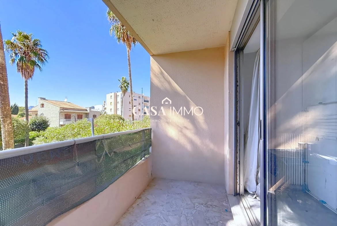 Studio à Hyères Gare avec terrasse, parking privé et cave - Idéal investissement 