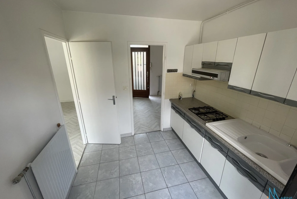 cuisine val druel t3 Appartement 2 chambres avec terrasse ensoleillée à Dieppe 