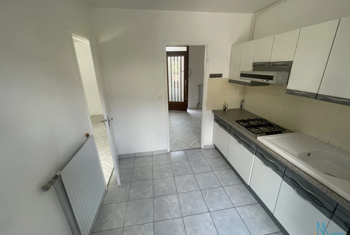 cuisine val druel t3 Appartement 2 chambres avec terrasse ensoleillée à Dieppe 
