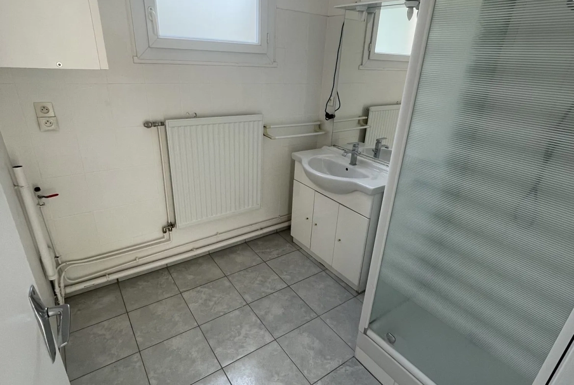 Appartement 2 chambres avec terrasse ensoleillée à Dieppe 