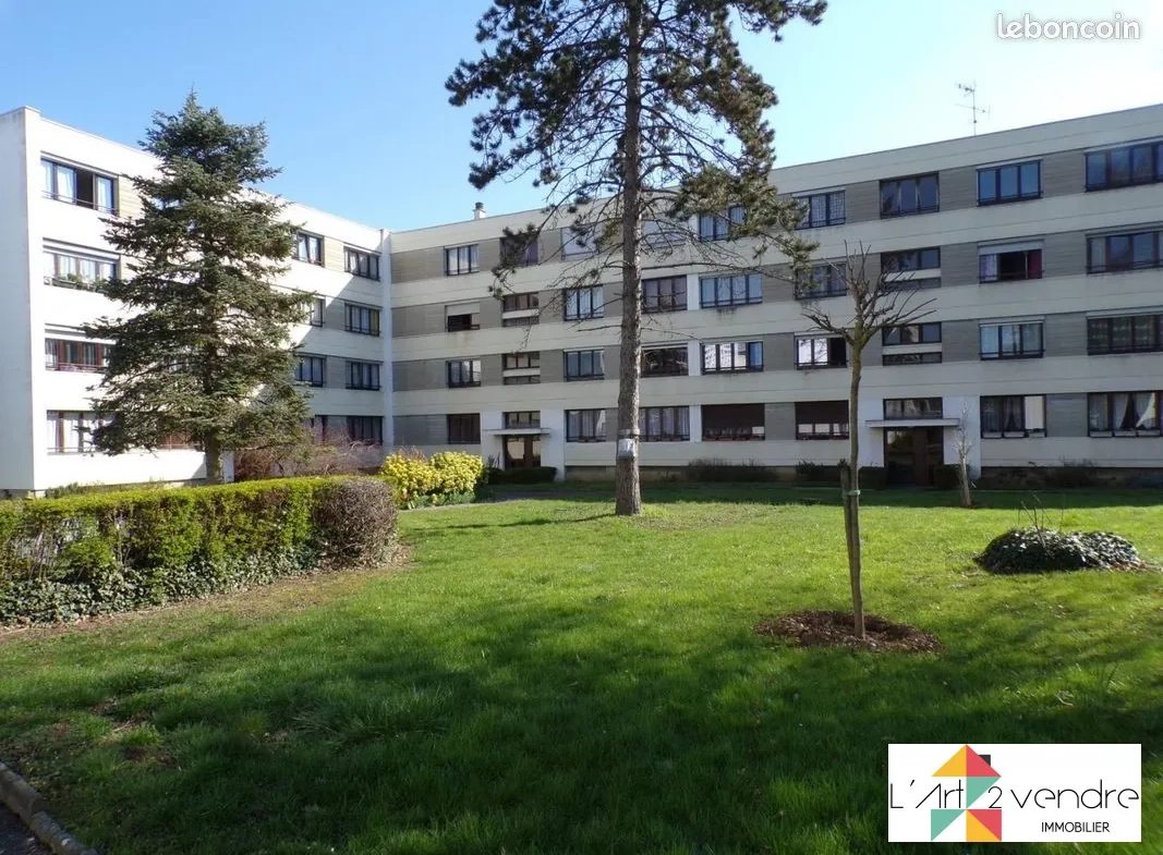 Appartement 4 pièces de 82 m² avec balcon et cave à Brunoy 