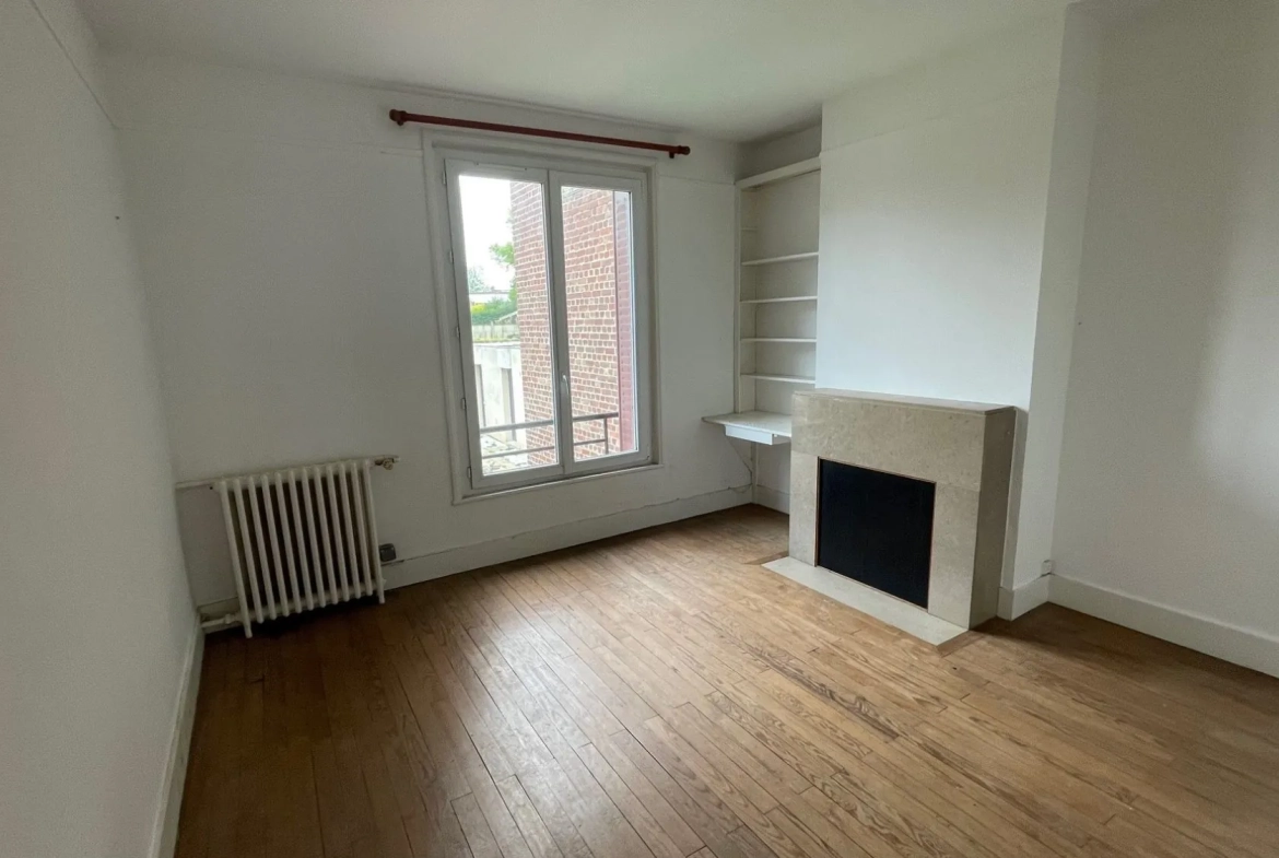 Maison à vendre à Nesle avec jardin et potentiel de rénovation 