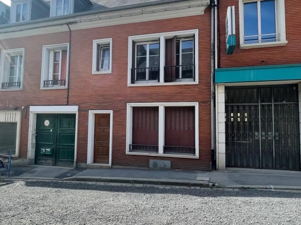 Maison à vendre à Nesle avec jardin et potentiel de rénovation