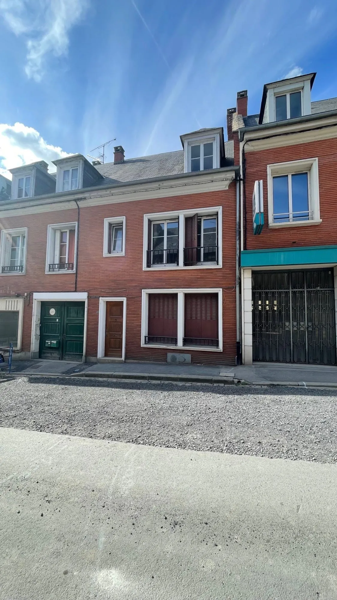 Maison à vendre à Nesle avec jardin et potentiel de rénovation 