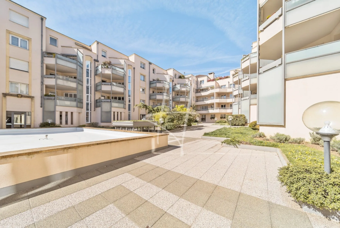 Appartement T2 senior de 57 m² avec loggia et box à Metz 