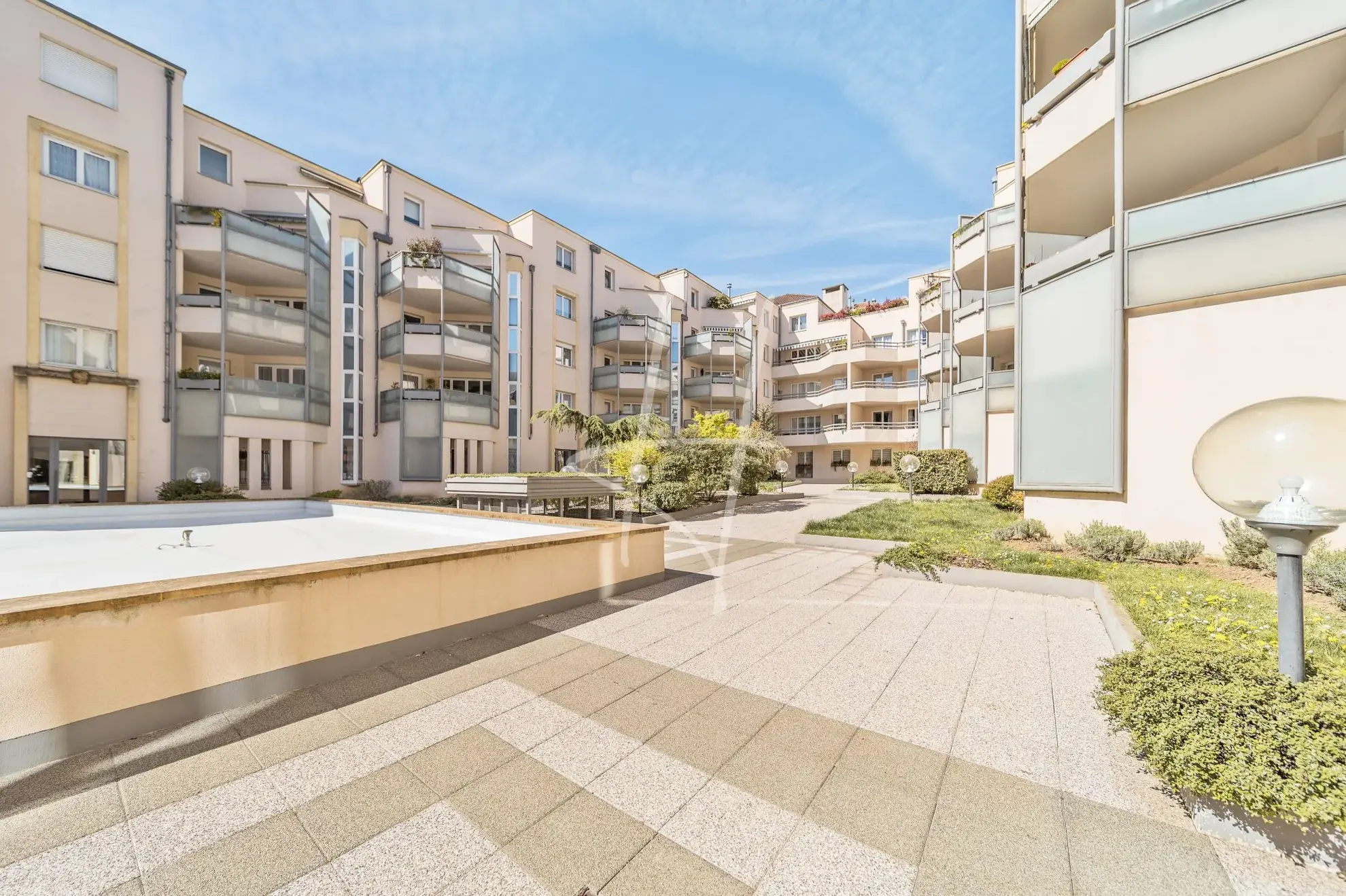Appartement T2 senior de 57 m² avec loggia et box à Metz 