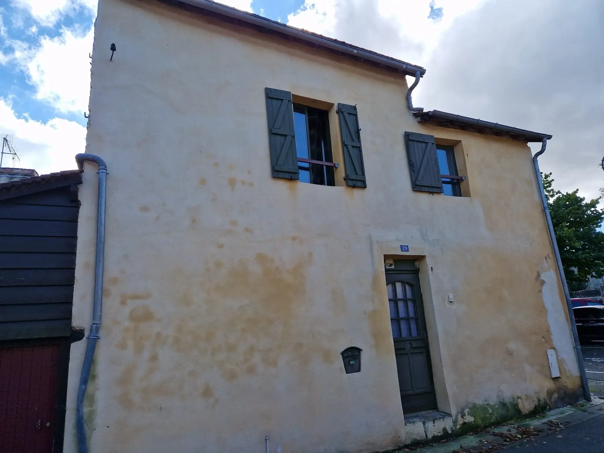 Charmante maison de ville à Mamers avec terrasse, proche commodités et rénovée 