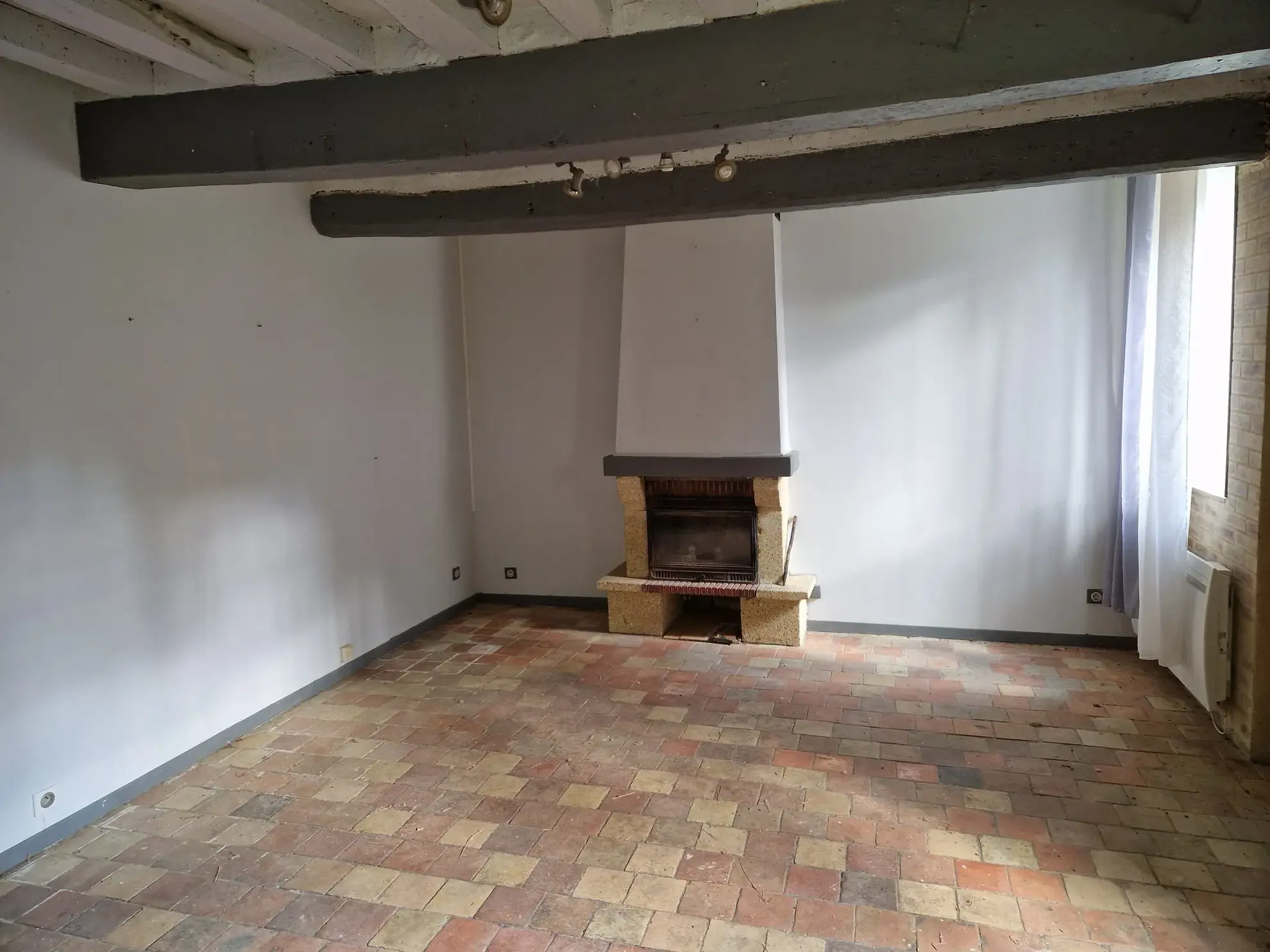 Charmante maison de ville à Mamers avec terrasse, proche commodités et rénovée 