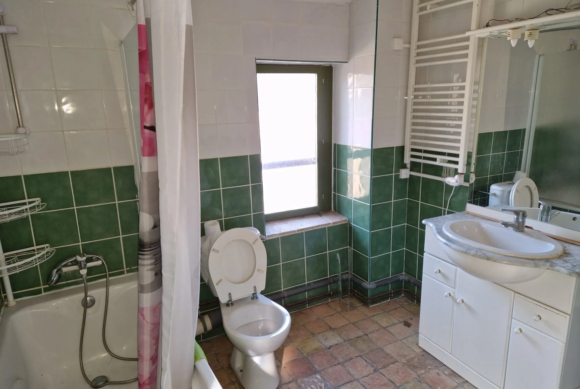 Charmante maison de ville à Mamers avec terrasse, proche commodités et rénovée 