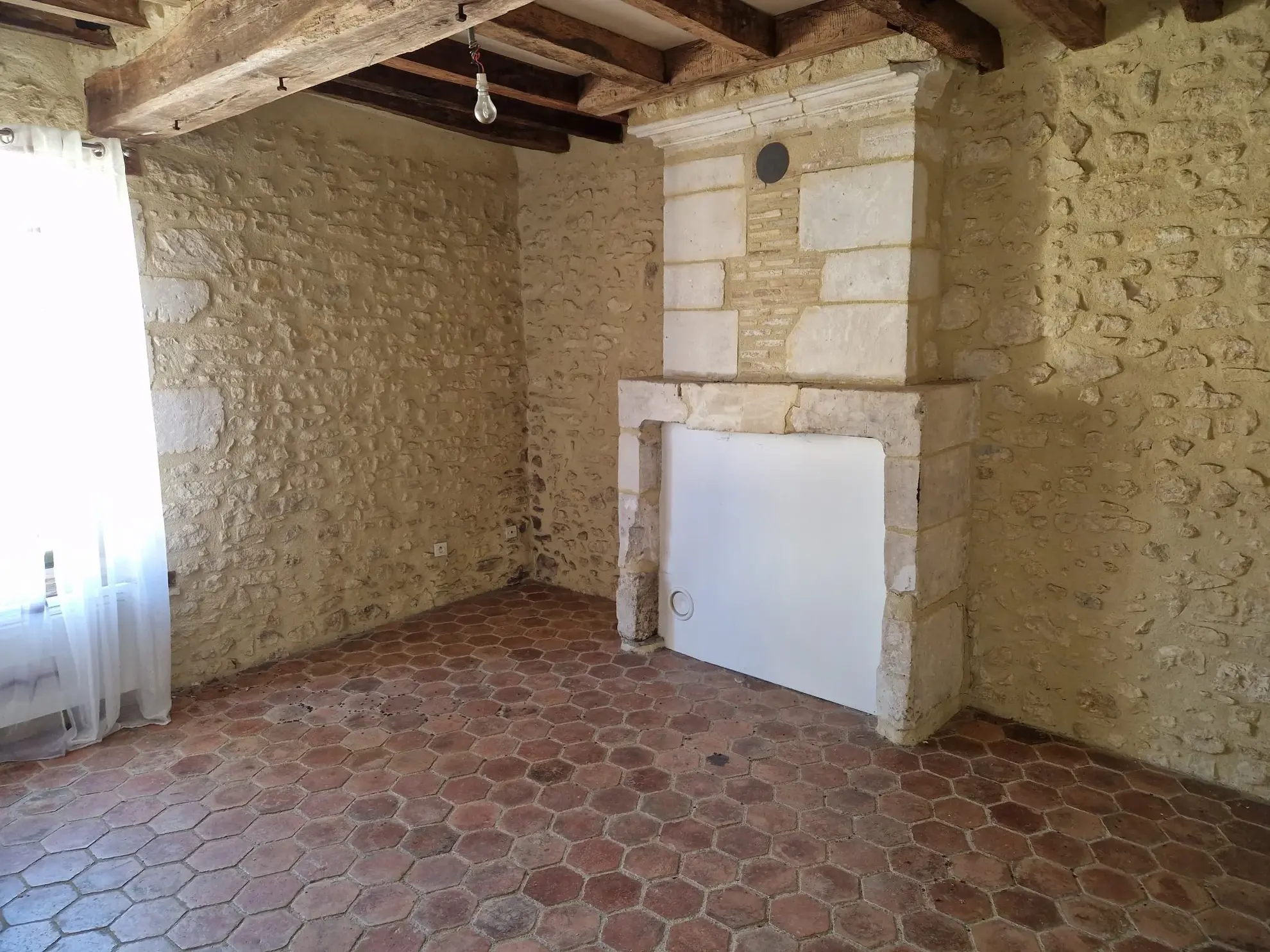 Charmante maison de ville à Mamers avec terrasse, proche commodités et rénovée 
