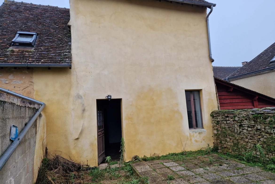 Charmante maison de ville à Mamers avec terrasse, proche commodités et rénovée 