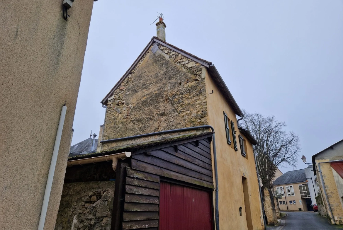 Charmante maison de ville à Mamers avec terrasse, proche commodités et rénovée 